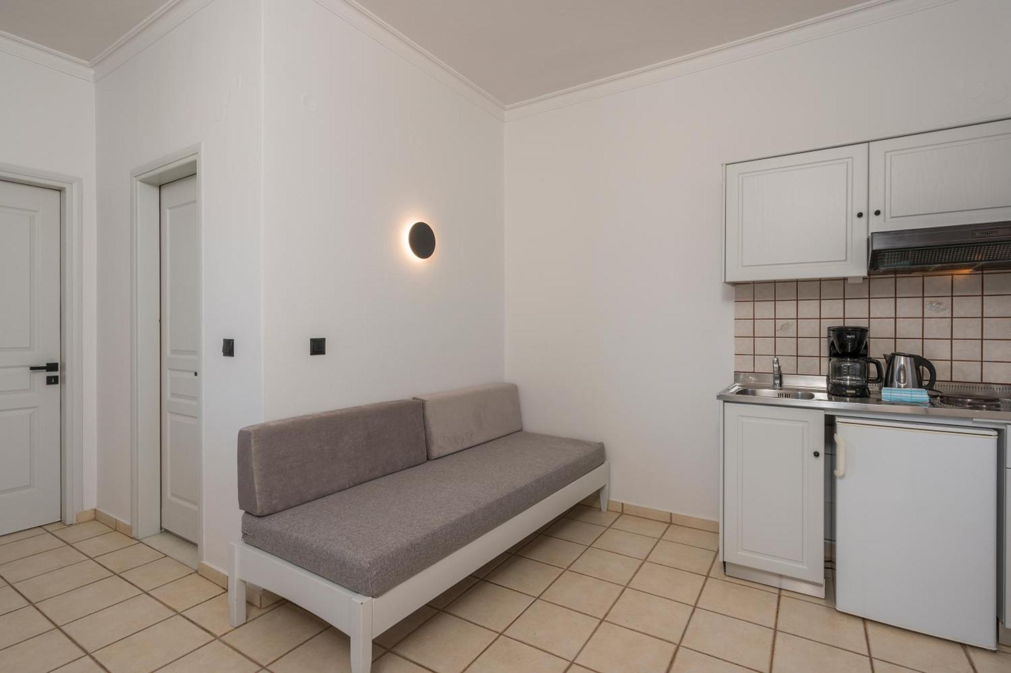 Hotel Caretta Beach Gerani  Exterior photo