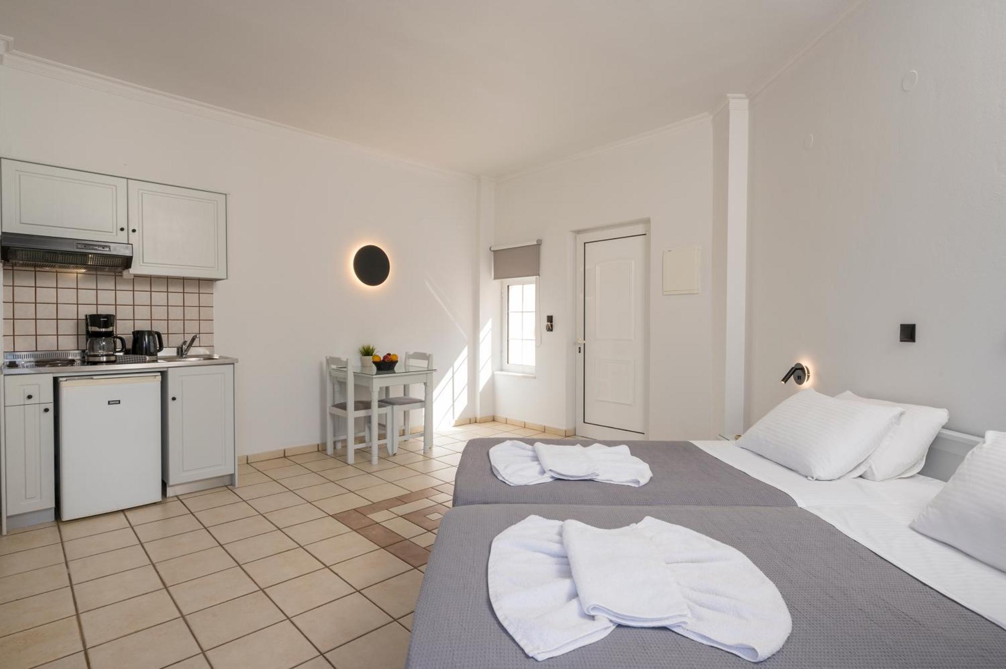 Hotel Caretta Beach Gerani  Exterior photo