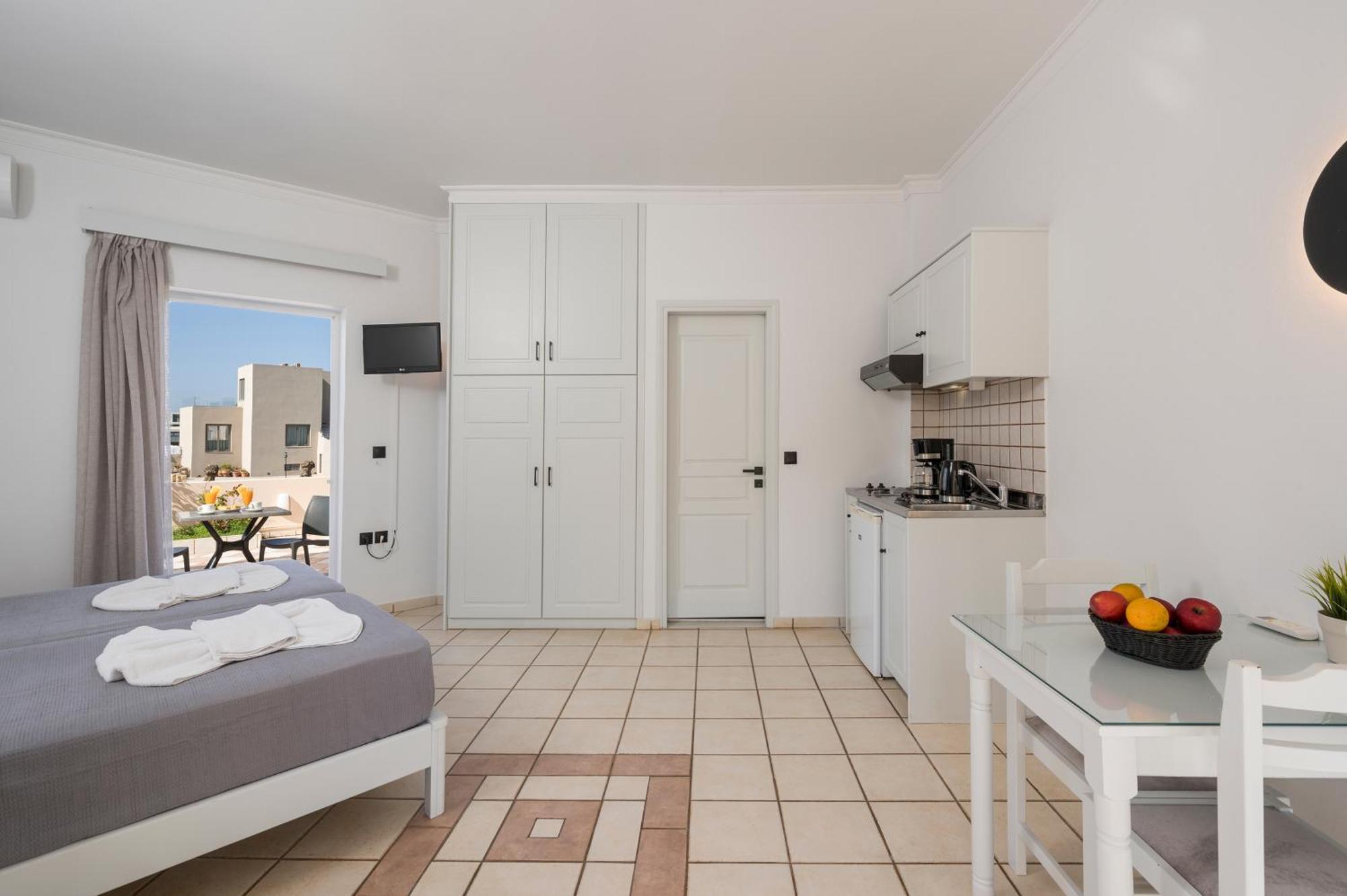 Hotel Caretta Beach Gerani  Exterior photo