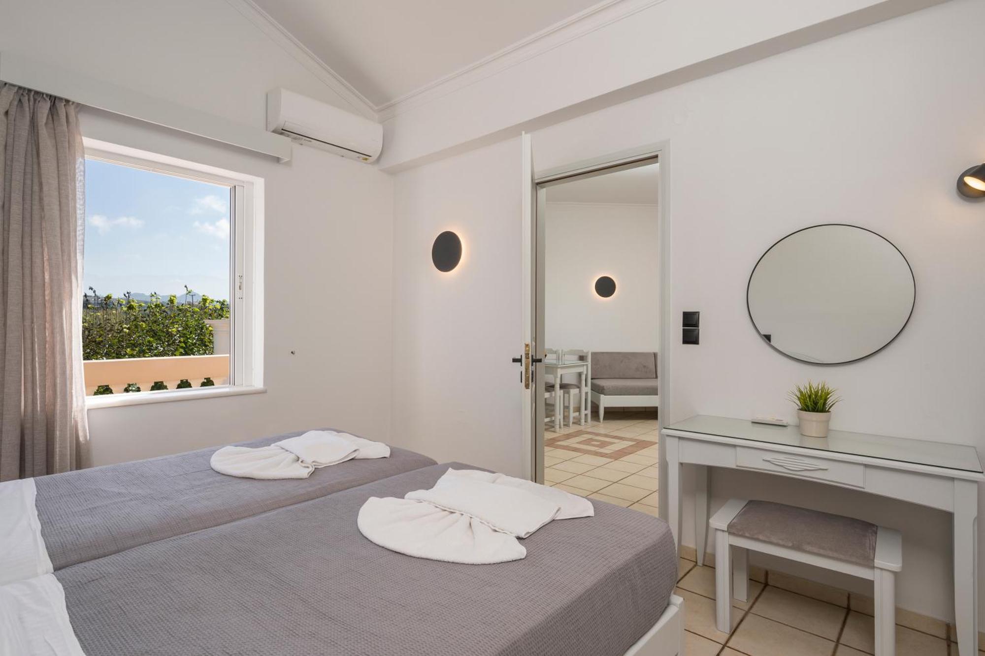 Hotel Caretta Beach Gerani  Exterior photo
